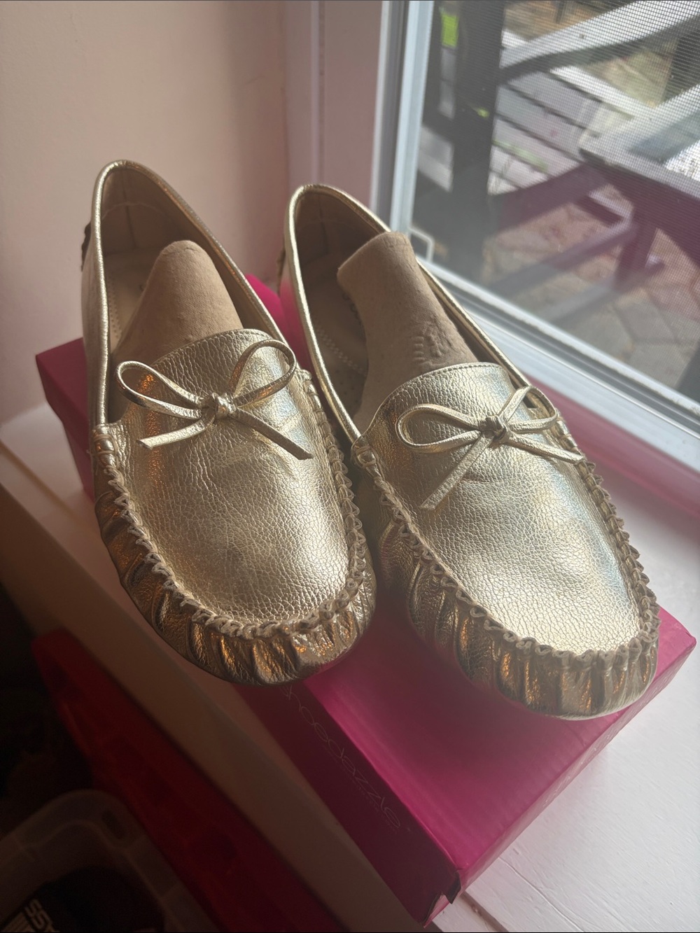 Shoe Dazzle Metallic Gold Women’s Moccasin Loafers with Bow Accent